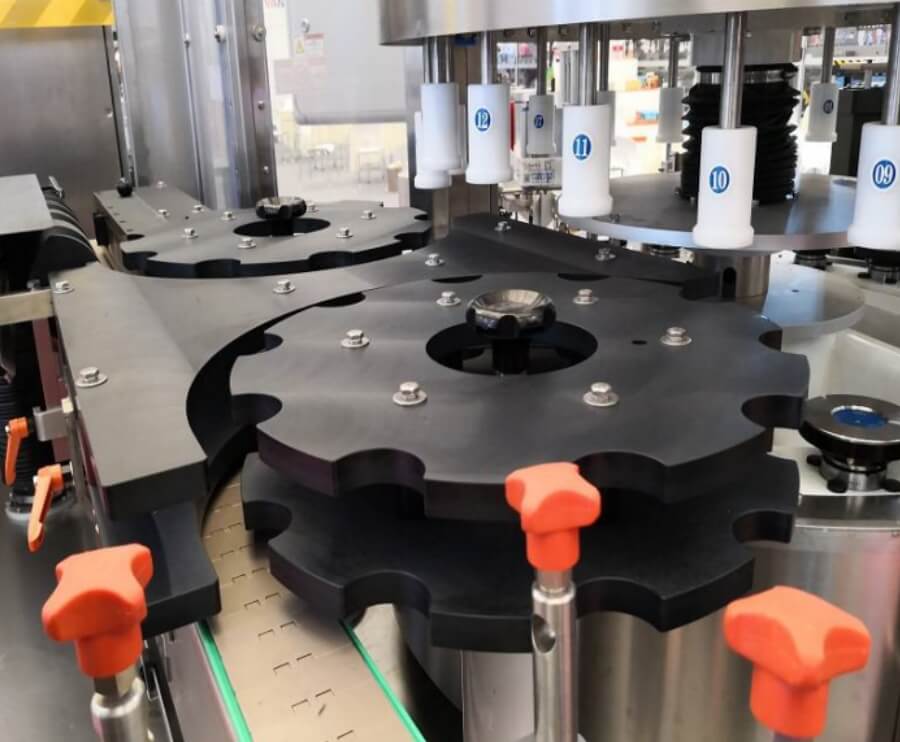 UHMW conveyor sprockets for automated filling machine